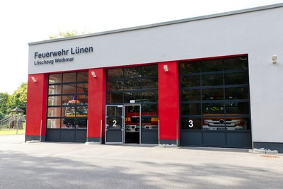 Fraktion vor Ort am Feuerwehrgerätehaus in Wethmar